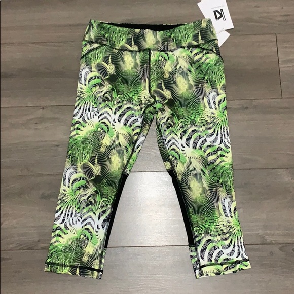 KI PRO PERFORMANCE capri leggings - Picture 2 of 5